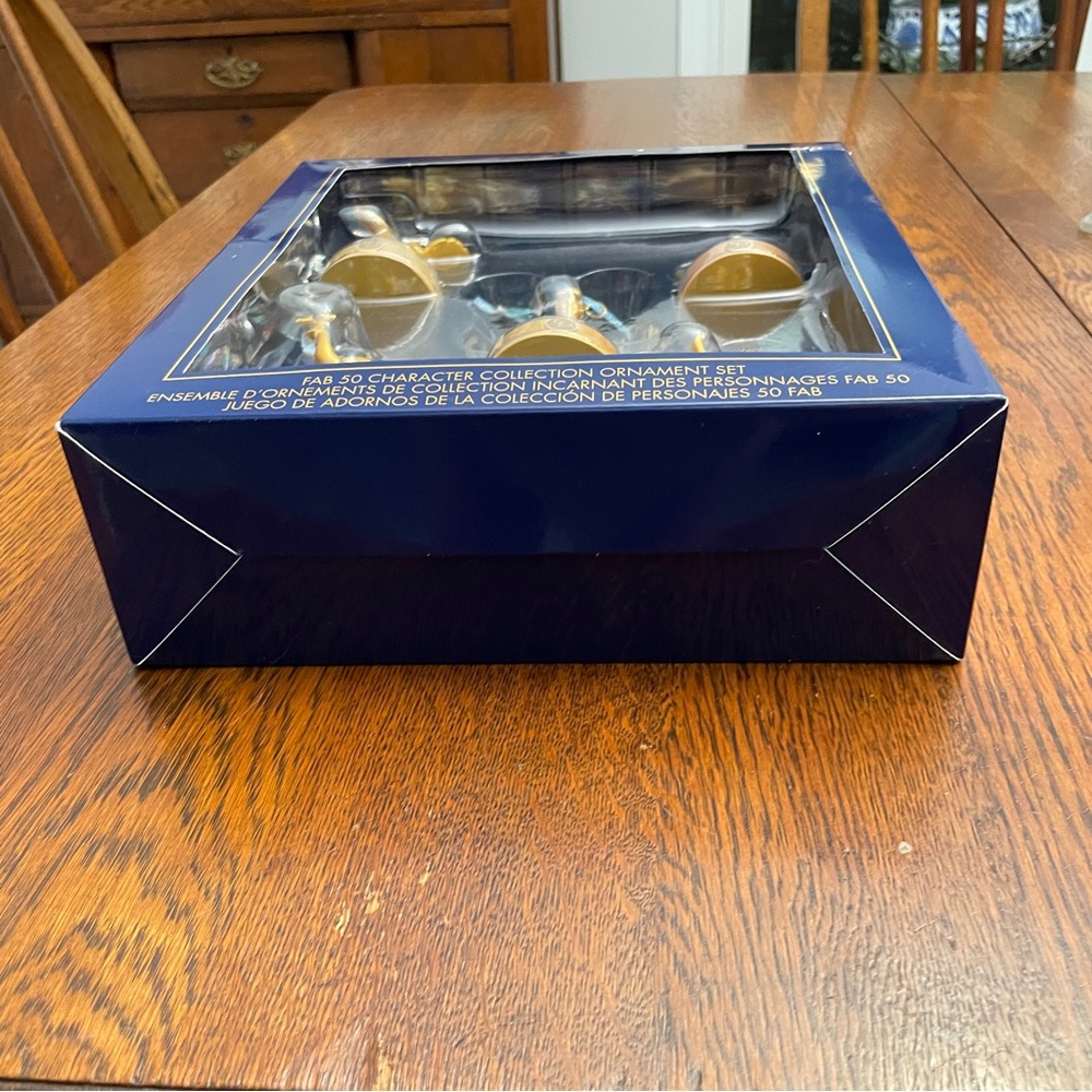 Walt Disney World 50th Anniversary Fab 50 Gold Ornament set NIB - Picture 10 of 10